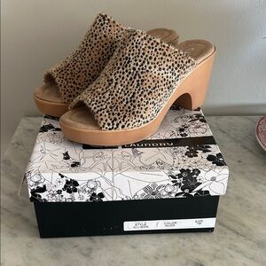 Laundry By Shelli Segal Tan and Black Mules